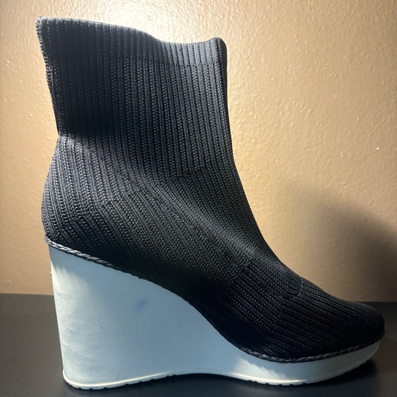 DKNY WEDGES - Picture 3 of 3